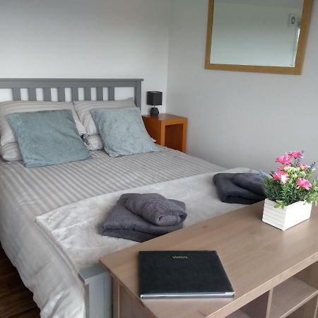 Cleeves Cabins Arran Luxury Lodge With Hot Tub Dalry  Exterior photo