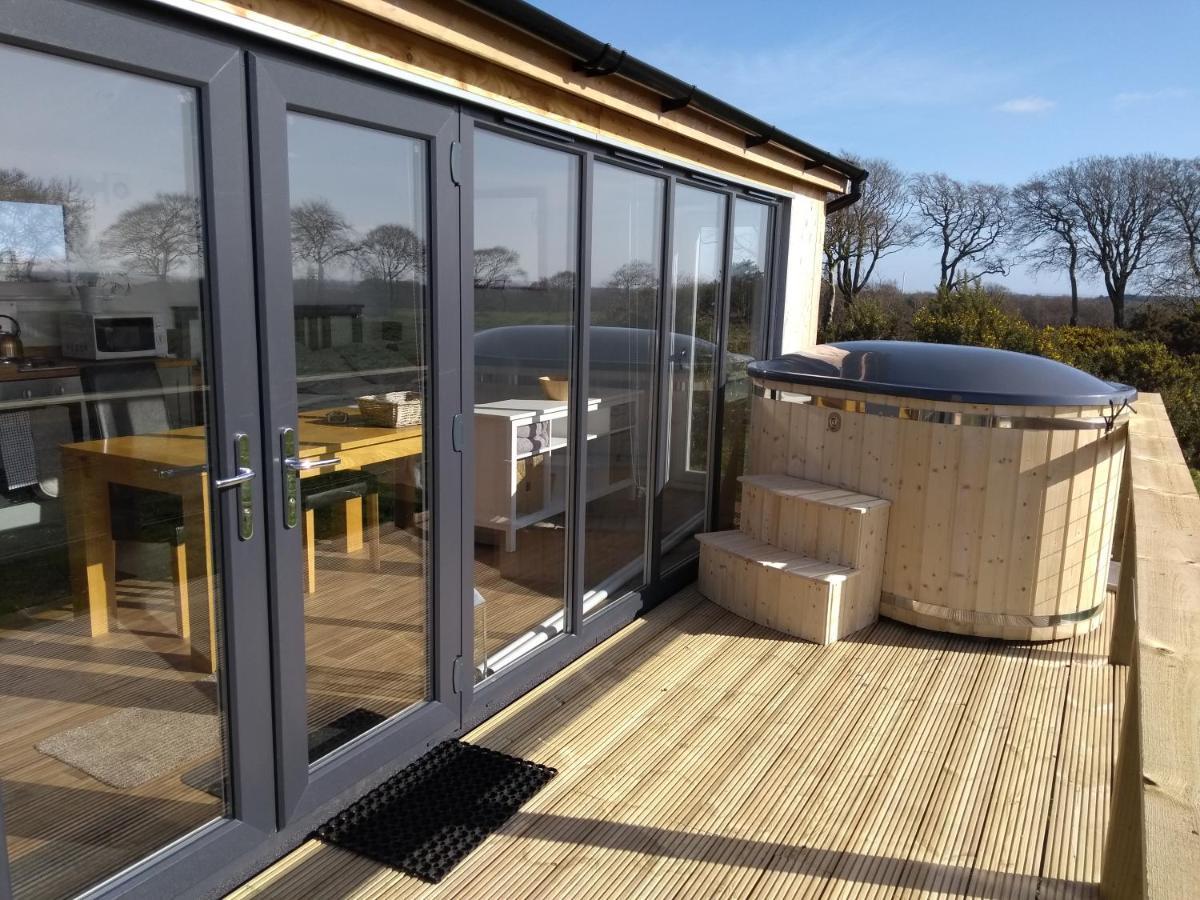 Cleeves Cabins Arran Luxury Lodge With Hot Tub Dalry  Exterior photo
