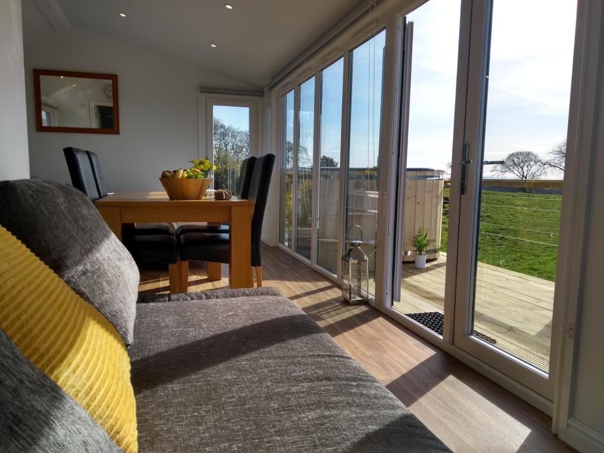 Cleeves Cabins Arran Luxury Lodge With Hot Tub Dalry  Exterior photo