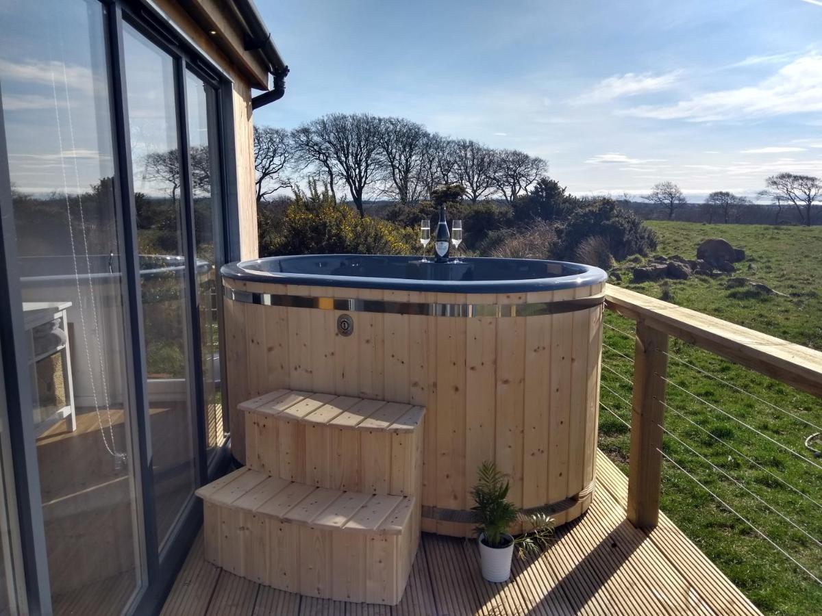 Cleeves Cabins Arran Luxury Lodge With Hot Tub Dalry  Exterior photo